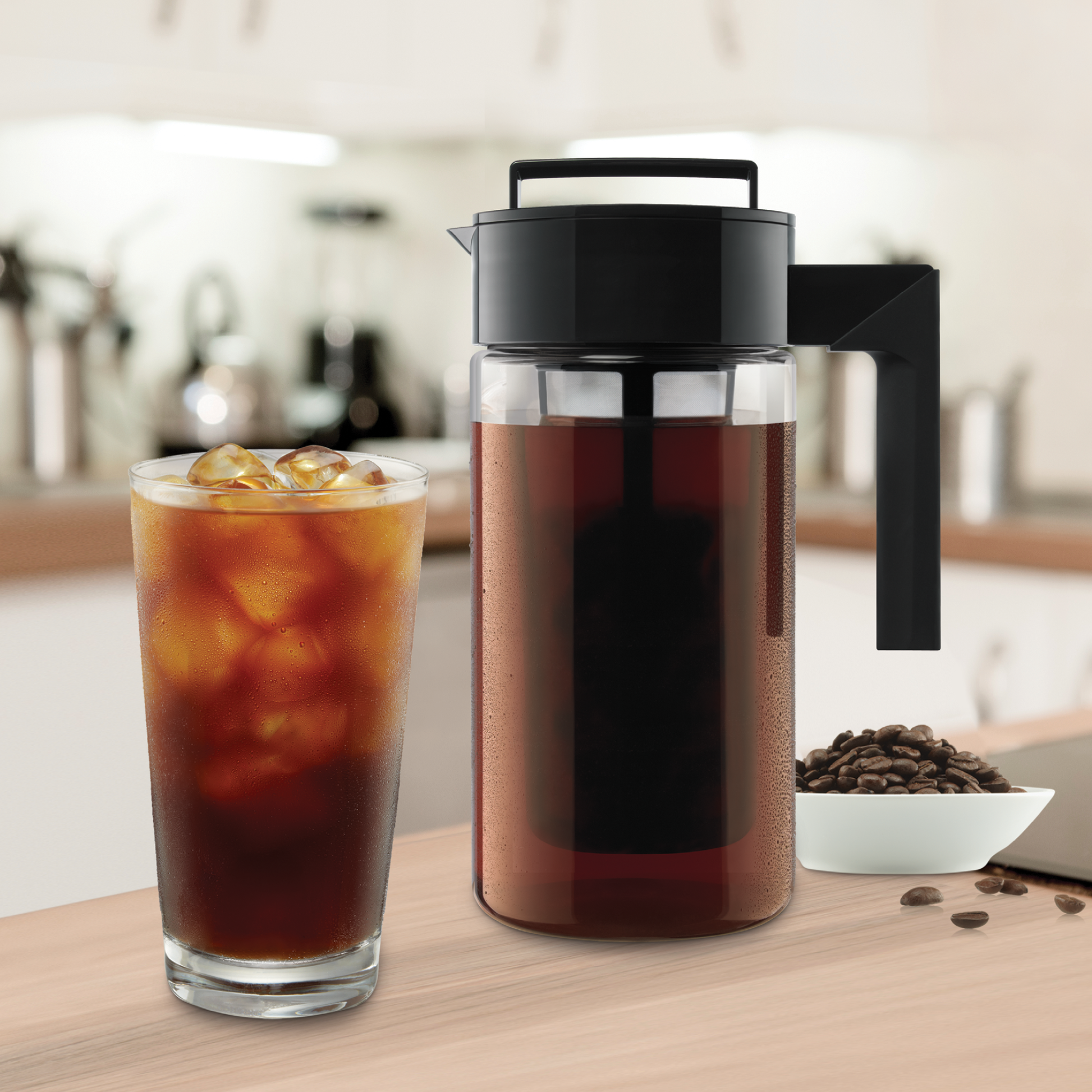cold-brew-coffee-maker-a2 10310-ColdBrewCoffeeMaker-1qt-lifestyle2.png