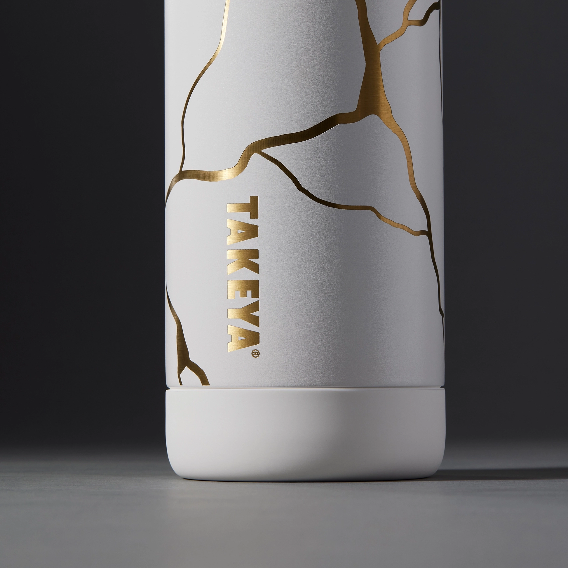 kintsugi-water-bottle-with-straw-lid-z4 51389-TK_HO25_Kintsugi_Takeya9236_Crop.png